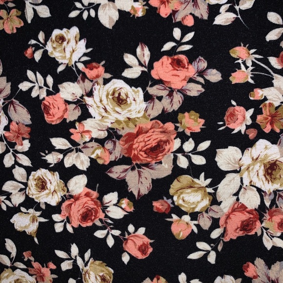 Floral cold shoulder top - Picture 2 of 5